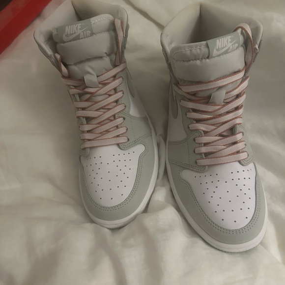 Nike women’s air Jordan high OG- Seafoam/white - Picture 2 of 5